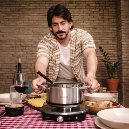 Cecotec Fun Gourmet Fondue Advance Fonduta elettrica - 1500W - Acciaio inossidabile - Termostato - Capacit&agrave; 1,7L - 8 forchette - Pentola antiaderente - Lavabile in lavastoviglie - Coperchio con protezione antispruzzo