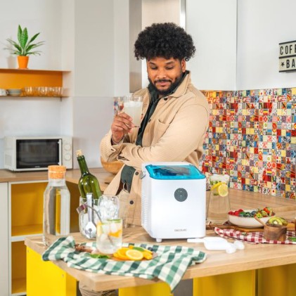 Fabbricatore di ghiaccio Cecotec Chillin Ice 1200 Go - 120W - Capacit&agrave; giornaliera 12 kg - Controllo tramite pulsanti e LED - Finestra di monitoraggio - Funzione di autopulizia - Bianco