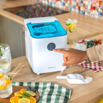 Fabbricatore di ghiaccio Cecotec Chillin Ice 1200 Go - 120W - Capacit&agrave; giornaliera 12 kg - Controllo tramite pulsanti e LED - Finestra di monitoraggio - Funzione di autopulizia - Bianco
