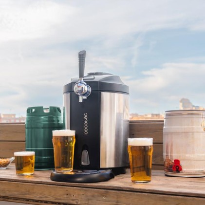 Distributore di birra Cecotec BeerFlow Steel 5000 - 65W - Compatibile con fusti da 5L - Temperatura da 2 a 12&deg;C - Indicatore LED - Vassoio raccogligocce rimovibile - Base antiscivolo - Nero e grigio