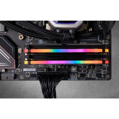 Corsair Vengeance CMW32GX4M2D3600C18 memoria 32 GB 2 x 16 GB DDR4 3600 MHz