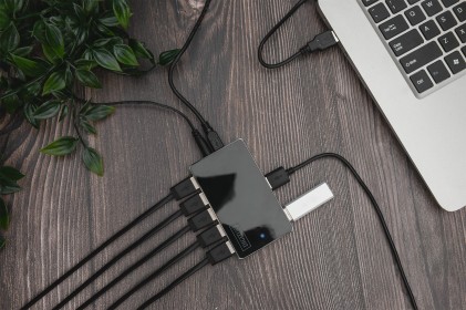 Hub Con 10 Porte Usb 2.0 Con Alimentatore Esterno