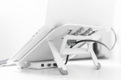 Supporto Notebook Con Docking Station 8 Porte