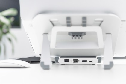 Supporto Notebook Con Docking Station 8 Porte