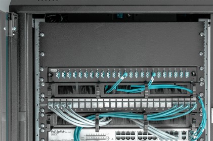 Pannello Cieco 3 Unita&#39; Per Chiusura Spazi Vuoti In Armadi Rack 19&#34; Viti Incluse Nero