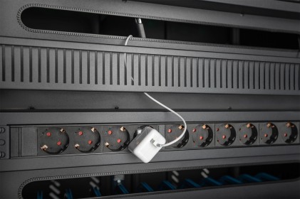 Armadio Di Ricarica Mobile, 30 Stazioni Di Ricarica, Nero 1100 X 700 X 600 Mm, Incl. Usb, Pdu, Ventole