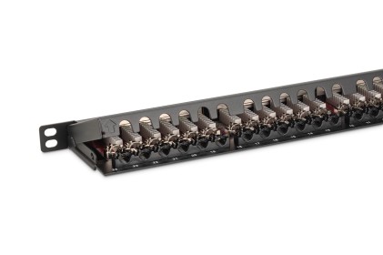 PANNELLO PATCH 24 PORTE CAT6A 0,5 UNITA  SCHERMATO