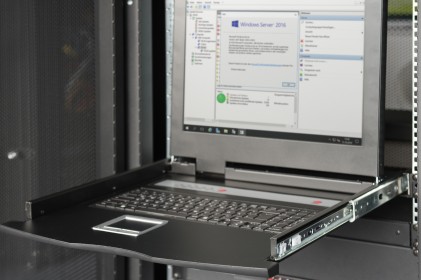 Console Modulare Con Schermo Tft Da 17" (43,2 Cm), 1 Porta Kvm E Touchpad, Tastiera Italiana