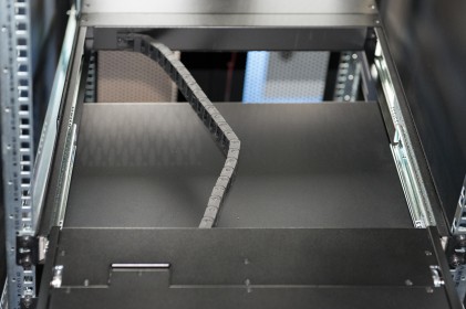 Console Modulare Con Schermo 19" Per Installazione In Armadi Rack Tastiera Italiana