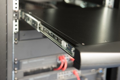 Console Modulare Con Schermo 19" Per Installazione In Armadi Rack Tastiera Italiana