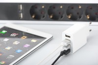 ALIMENTATORE USB 4 PORTE 5 VOLT 4 AMPERE PER DISPOSITIVI MOBILI