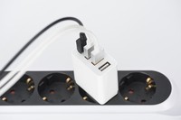 ALIMENTATORE USB 4 PORTE 5 VOLT 4 AMPERE PER DISPOSITIVI MOBILI