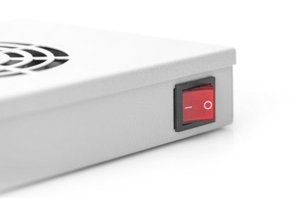 Sistema Di Ventilazione Con Termostato Montaggio Frontale In Armadi 19&#34; Con 4 Ventole