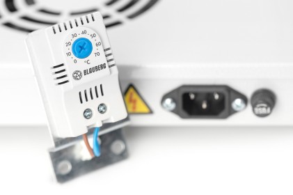 Sistema Di Ventilazione Con Termostato Montaggio Frontale In Armadi 19&#34; Con 4 Ventole