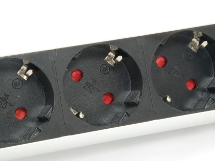 Equip Regleta Pop-up para Mesa 3 Shuckos + 2 USB - Cable 1.80m