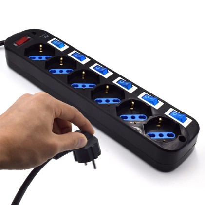 Ewent EW3850 protezione da sovraccarico Nero 6 presa(e) AC 220 V 1,5 m