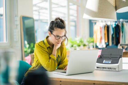 ORIGINALE Fujitsu nero / Bianco A03770-B401 40ppm/80ipm A4 Duplex ADF Touchscreen Wi-Fi USB3.2 LED Desktop Scanner.