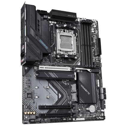 GIGABYTE X870 GAMING WIFI6 Scheda Madre - Supporta CPU AMD Ryzen 9000, VRM a 8+2+2 fasi, fino a 8000MHz DDR5 (OC), 1x PCIe 5.0 + 3x M.2, Wi-Fi 6, LAN 2.5GbE, USB 3.2 Gen 2x2
