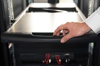 Console Modulare Con Schermo 19" Con Switch 8 Porte Per Installazione In Armadi Rack Tastiera Italiana