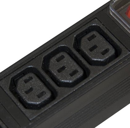 Multipresa 9 Prese Femmina Iec C13 Per Armadi Rack 19".