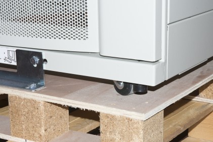 Armadio Rack 19" 24U Larghezza 600 Profondita  1070 Altezza 1191 Colore Grigio Porte Traforate Fianchi Apribili