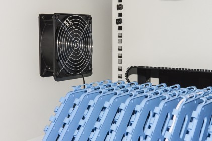 Armadio Alloggiamento 30 Tablet Con Ruote Multiprese Incluse Ventole Di Raffreddamento Porta In Acciaio Traforata