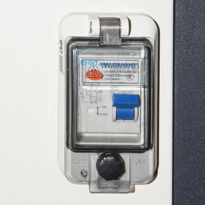 Armadio Alloggiamento 30 Tablet Con Ruote Multiprese Incluse Ventole Di Raffreddamento Porta In Acciaio Traforata