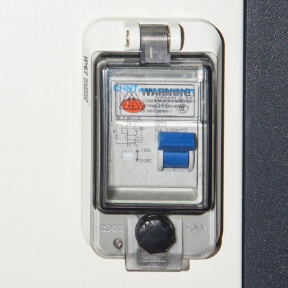 Armadio Alloggiamento 40 Tablet Con Ruote Multiprese Incluse Ventole Di Raffreddamento Porta In Acciaio Traforata