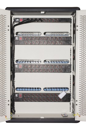 Armadio Alloggiamento 60 Tablet Con Ruote Multiprese Incluse Ventole Di Raffreddamento Porta In Acciaio Traforata Colore Grigio Nero