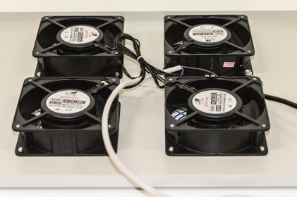 Modulo 4 Ventole A Soffitto Colore Grigio Con Termostato Per Armadi 22/42U Profondi 800-1000 Link