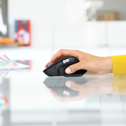 Logitech MX Master 3 Mouse Wireless Avanzato, Ricevitore Bluetooth o USB 2,4 GHz, Scorrimento &lrm;Ultrarapido, 4000 DPI Qualsiasi Superficie, Ergonomico, 7 Pulsanti, PC/Mac/Laptop/iPadOS - Grigio Chiaro