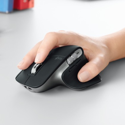 Logitech MX Master 3 &ndash; Mouse Wireless Avanzato per Mac, Scorrimento Rapido, Design Ergonomico, 4000 DPI, Personalizzabile, USB-C Risparmio Energia, Bluetooth, Apple MacBook, Compatibile iPad