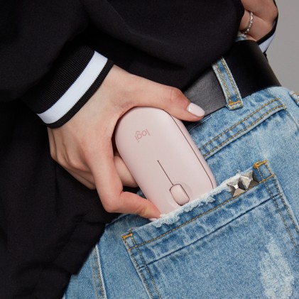 Logitech Pebble, mouse wireless con Bluetooth o ricevitore da 2,4 GHz, mouse per computer con clic silenzioso per laptop, notebook, iPad, PC e Mac. Rosa