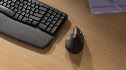 Logitech Lift Mouse Ergonomico Verticale, Senza Fili, Ricevitore Bluetooth o Logi Bolt USB, Clic Silenziosi, 4 Tasti, Compatibile con Windows / macOS / iPadOS, Laptop, PC. Grafite
