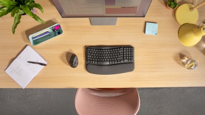 Logitech Lift Left Mouse Ergonomico Verticale, per Mancini, Senza Fili, Bluetooth o Logi Bolt USB, Clic Silenziosi, 4 Tasti, Compatibile con Windows / macOS / iPadOS, Laptop, PC. Grafite