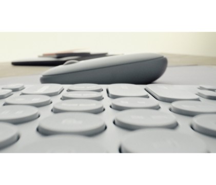 Logitech 910-007013 mouse Viaggio Ambidestro RF senza fili + Bluetooth Ottico 4000 DPI