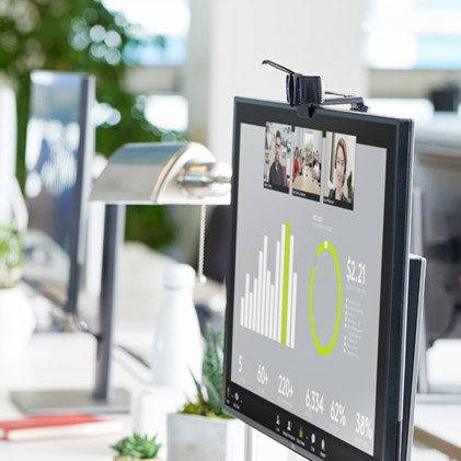 Logitech C920S HD Pro Webcam, Videochiamata Full HD 1080p/30fps, Audio Stereo &lrm;Chiaro, &lrm;Correzione Luce HD, Privacy Shutter, Per Skype, Zoom, FaceTime, Hangouts, &lrm;&lrm;PC/Mac/Laptop/Tablet/XBox&lrm;, Nero