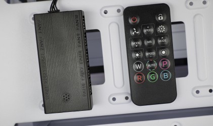 Hub di controllo Mars Gaming MF-HUB PWN e ARGB - Controllo velocit&agrave; e illuminazione - Telecomando - 80x40x17mm - Nero