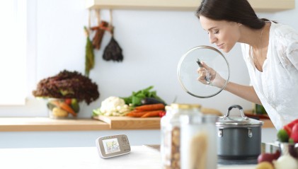 Motorola VM483 monitor video per bambino 300 m FHSS Oro, Bianco