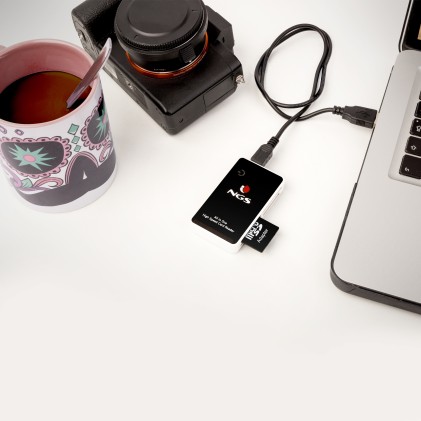 NGS Multireader Pro lettore di schede USB 2.0 Nero, Bianco