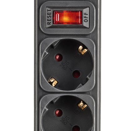 NGS SURGE POLE 500 Nero 5 presa(e) AC 250 V 1,5 m