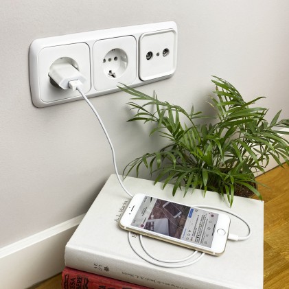 Nanocable 10.10.2001 Caricabatterie per dispositivi mobili Bianco Interno