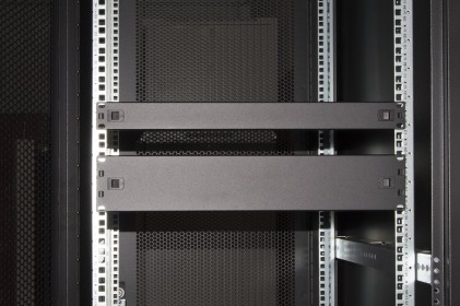 Pannello Cieco 2 Unita' Per Armadi Rack 19" Nero Viti Incluse