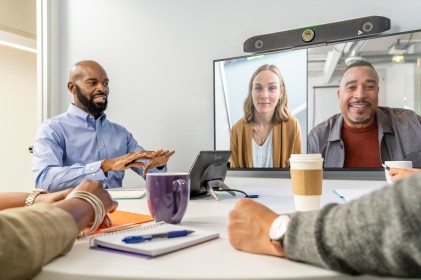 HP Poly Studio X52 All-In-One Video Bar con kit controller TC10