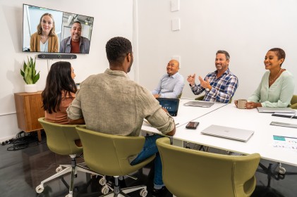 HP Poly Studio X52 All-In-One Video Bar con kit controller TC10