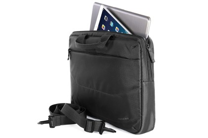 Tucano Borsa + Mouse Wireless (Borsa Slim Per Notebook Da 15,6&#34;, Tracolla Colore Nero + Mouse Wireless Colore Bianco)
