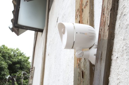 Lampada Led Esterna A Batterie Con Sensore Pir E Supporti