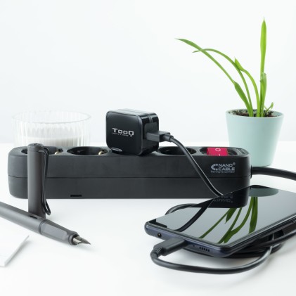 TooQ TQWC-1S01 Caricabatterie per dispositivi mobili Nero Interno