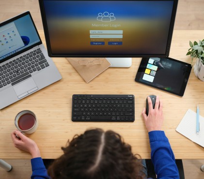 Trust Lyra tastiera Ufficio USB + RF Wireless + Bluetooth QWERTY Spagnolo Nero