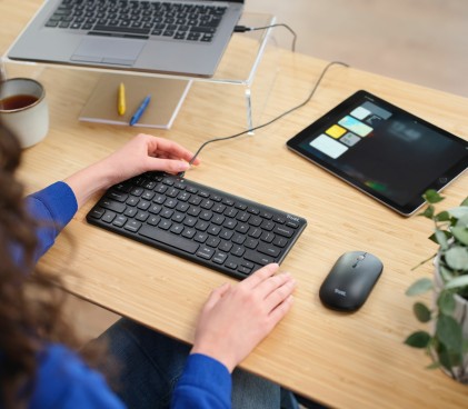 Trust Lyra tastiera Ufficio USB + RF Wireless + Bluetooth QWERTY Spagnolo Nero